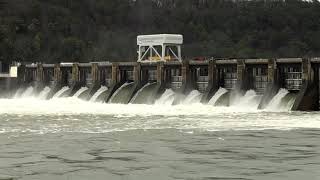 Guntersville Dam releases water [upl. by Airehs619]