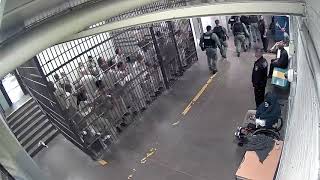 Inmates in Chicago clap for accused cop killer in jail [upl. by Vance697]