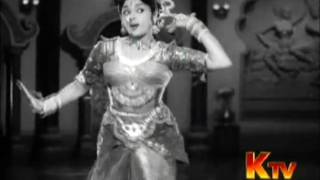 Padmini Vyjayanthimala  Kannum Kannum Kalandhu song Tamil hit movie song Vanjikkootai Vaaliban 1958 [upl. by Nniw]